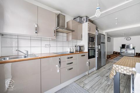 Greenford Avenue, London, W7 2 bed flat for sale