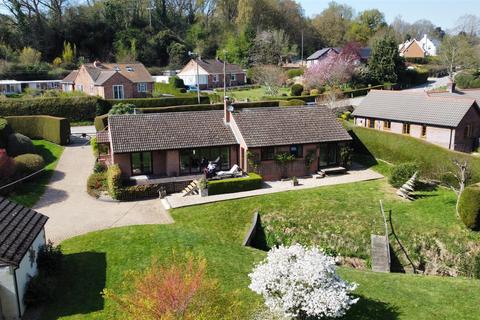 Newent GL18 4 bed detached bungalow for sale