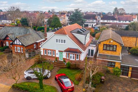 Beresford Gardens, Benfleet, SS7 5 bed detached house for sale