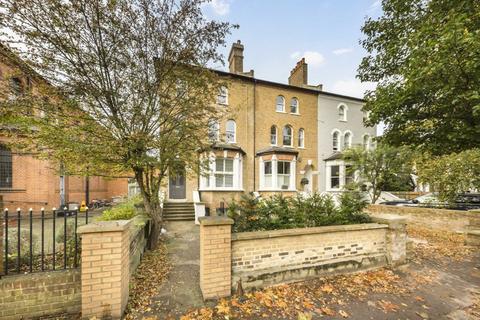 Kingston Road, Teddington TW11 3 bed flat for sale