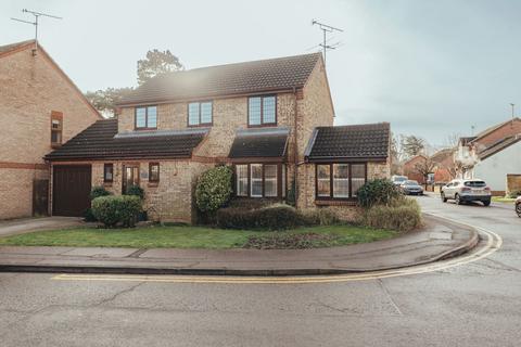 Redmayne Drive, Chelmsford CM2 3 bed detached house for sale