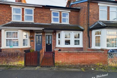 Stocklake, Aylesbury, Buckinghamshire 2 bed terraced house for sale