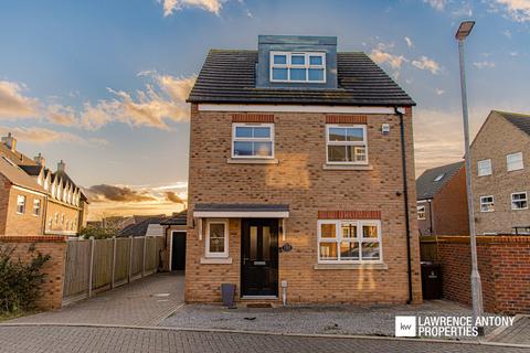 Blackbird Close, Colchester, CO3 4 bed detached house for sale
