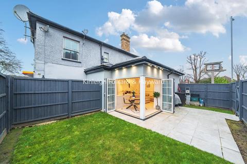 Croydon Road, Keston, Kent, BR2 2 bed maisonette for sale