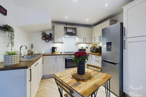 Gilbert Scott Gardens, Gawcott 3 bed end of terrace house for sale