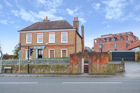 Brighton Road, GU7 4 bed detached house for sale