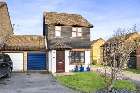 Oakwood Drive, Uckfield 2 bed link detached house for sale