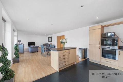 The Boulevard, Greenhithe DA9 2 bed apartment for sale