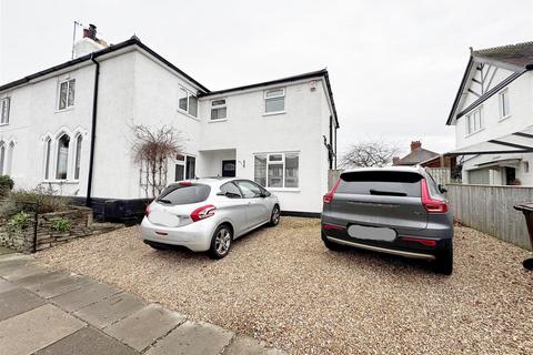 Weelsby Road, Grimsby, N.E. Lincs... 5 bed semi