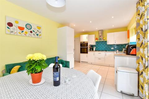 Ramsden Way, Marden, Tonbridge, Kent 4 bed detached house for sale