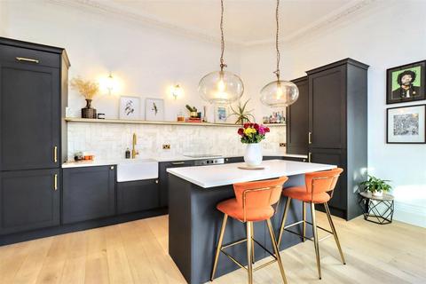 Beautiful ground floor apartment in... 2 bed apartment for sale