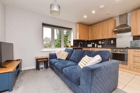 Greyford Close, Leatherhead, Surrey 2 bed flat for sale