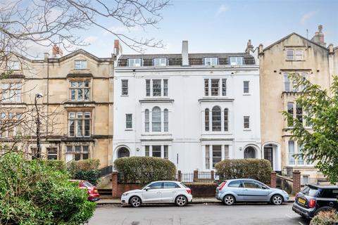 Oakfield Road, Bristol BS8 2 bed flat for sale