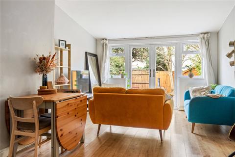 Streatham Vale, London, SW16 2 bed ground floor flat for sale