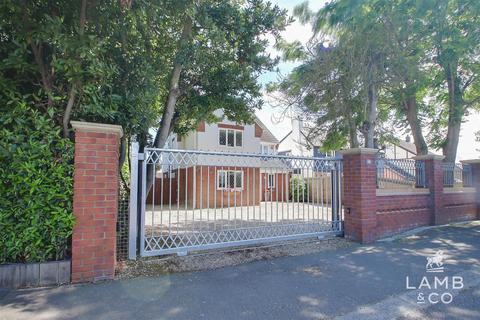 Clacton Road, St. Osyth CO16 4 bed detached house for sale
