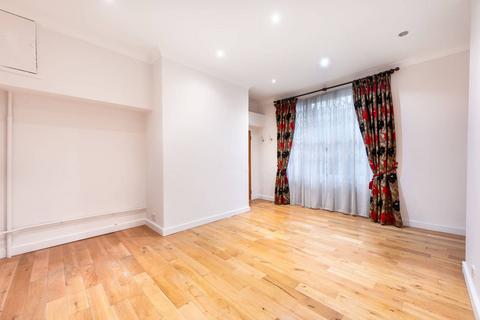 Gloucester Gardens, Bayswater... 1 bed flat for sale