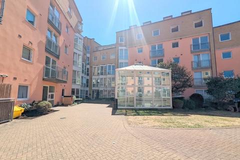 Wooldridge Close, Feltham, TW14 1 bed flat for sale
