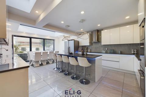Bell Lane, Hendon, London, NW4 6 bed terraced house for sale
