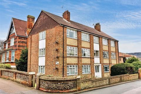 Moat Croft Road, Eastbourne 2 bed flat for sale