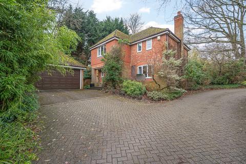 Acorn Keep, Farnham, GU9 4 bed detached house for sale