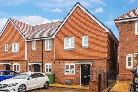 Hill Close, Edenbridge, Kent 3 bed semi