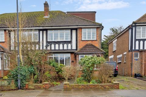 George V Avenue, Pinner, HA5 4 bed semi