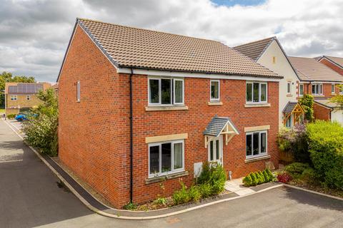 Fieldsview, Melksham SN12 5 bed detached house for sale