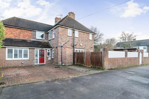 Mole Road, Hersham, KT12 5 bed detached house for sale