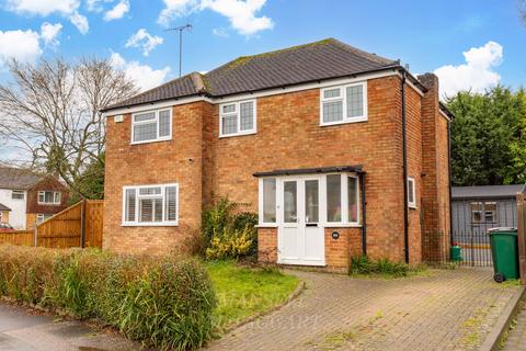Burns Road, Crawley RH10 3 bed detached house for sale