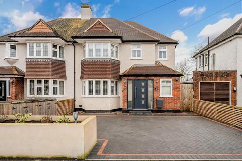 Thorndon Gardens, Stoneleigh 4 bed semi