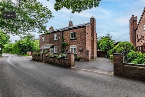 Dobbinetts Lane, Manchester, Greater... 3 bed semi