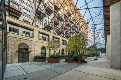 Windsor Square, London SE18 2 bed flat for sale