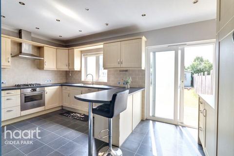 Heath Park Road, Romford 3 bed semi