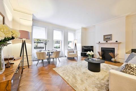 Earls Court Square, Earls Court... 3 bed flat for sale