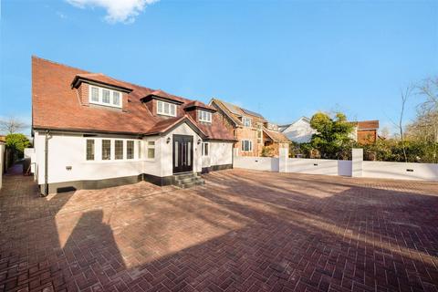 Wharf Road, Wraysbury TW19 5 bed detached bungalow for sale