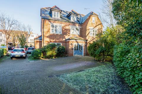 Bury Lane, Rickmansworth, Hertfordshire 2 bed apartment for sale