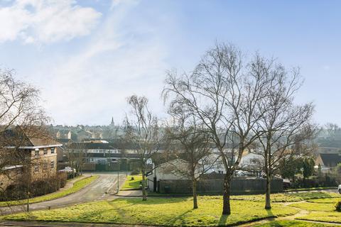Moorland Close, Oxfordshire OX28 3 bed apartment for sale