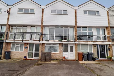 Sidlesham Close, Hayling Island 3 bed townhouse for sale