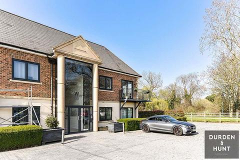 Woolston Manor, Chigwell, IG7 3 bed apartment for sale