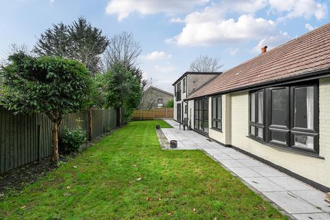 Clockhouse Road, Farnborough GU14 4 bed detached bungalow for sale