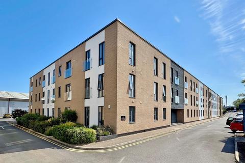 Latimer House, Angus Court, Thame 1 bed flat for sale
