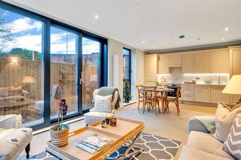 Aldrington Road, SW16 3 bed apartment for sale