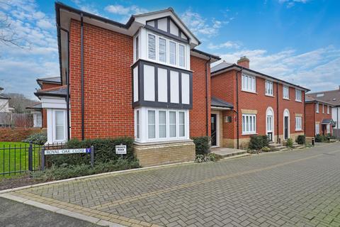 Royal Oak Close, Essex IG10 2 bed apartment for sale