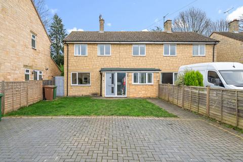 Oak Gardens, Tewkesbury GL20 4 bed semi