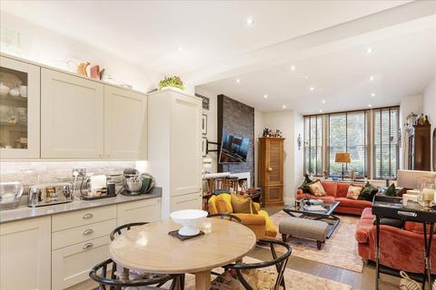 Fulham Palace Road, Fulham, London, SW6 3 bed apartment for sale