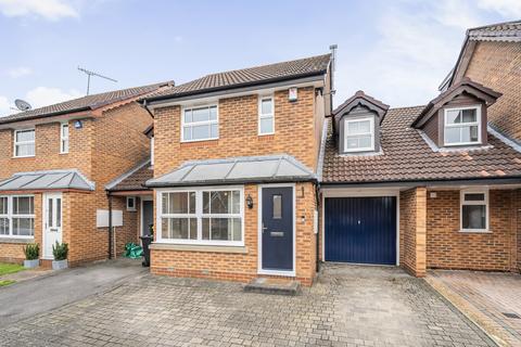 Mannock Way, Woodley, Reading 3 bed link detached house for sale