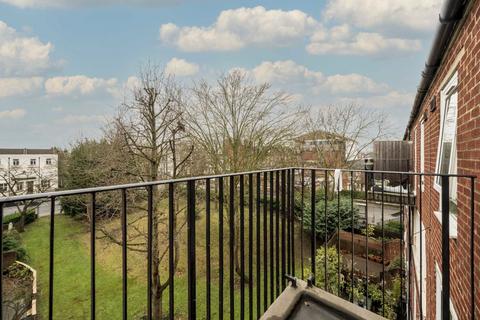 Ollgar Close, London W12 2 bed flat for sale