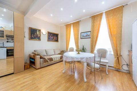Uxbridge Road, Shepherd's Bush... 2 bed flat for sale