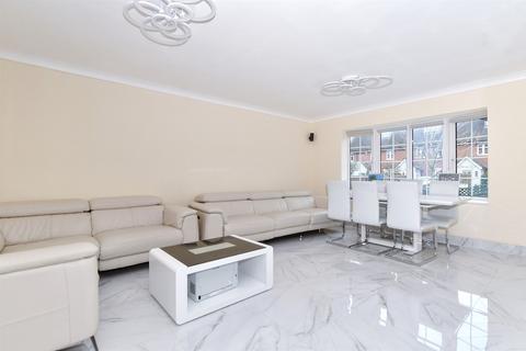 Cranborne Avenue, Maidstone, Kent 3 bed detached house for sale