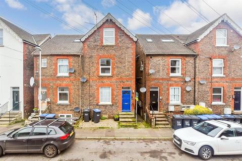 Queens Road, East Grinstead, West Sussex 2 bed maisonette for sale